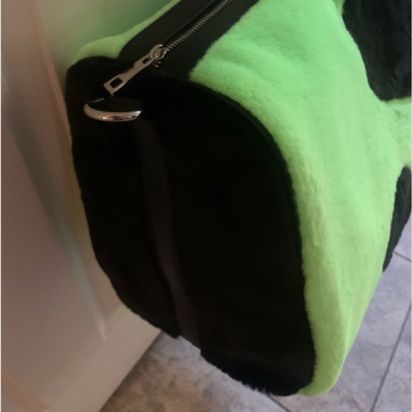 Current Mood Yin & Yang Fuzzy Weekender Travel Shoulder Bag Duffle NWT - Picture 9 of 10